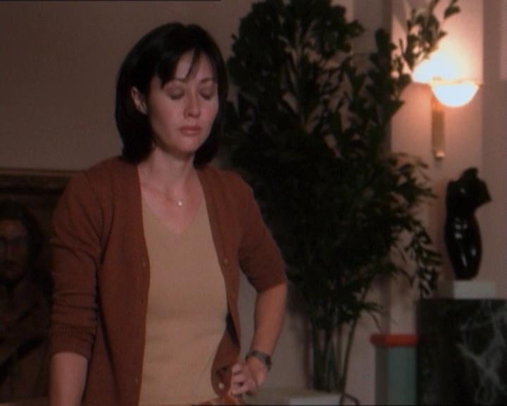 Charmed-Online_dot_net-1x03ThankYouForNotMorphing0538.jpg Charmed-Online_dot_net-1x03ThankYouForNotMorphing0538.jpg