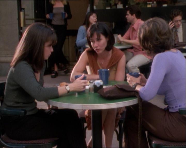Charmed-Online_dot_net-1x03ThankYouForNotMorphing0553.jpg
