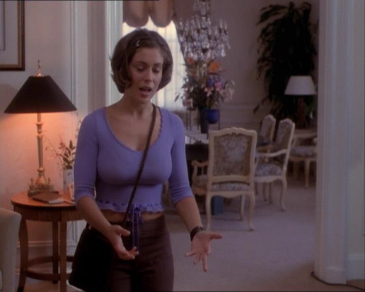 Charmed-Online_dot_net-1x03ThankYouForNotMorphing0650.jpg