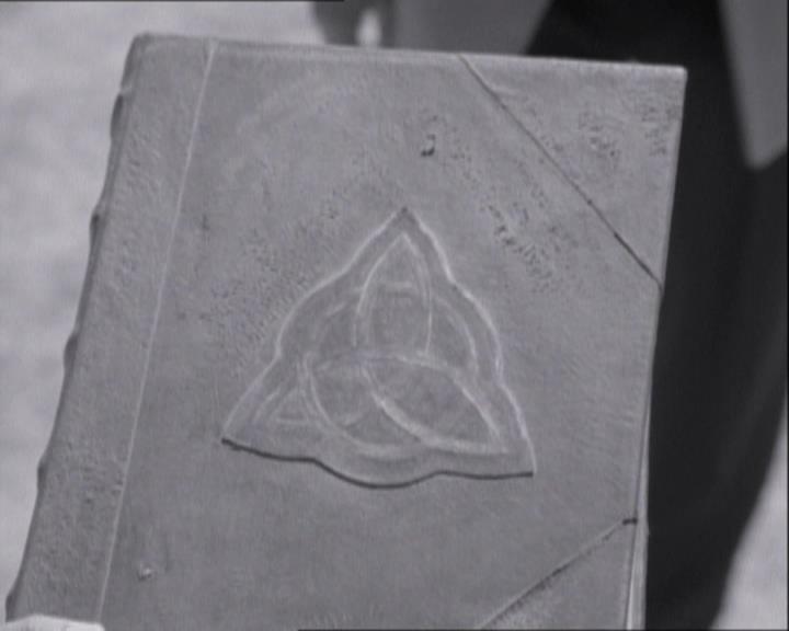 Charmed-Online_dot_net-1x03ThankYouForNotMorphing0731.jpg Charmed-Online_dot_net-1x03ThankYouForNotMorphing0731.jpg