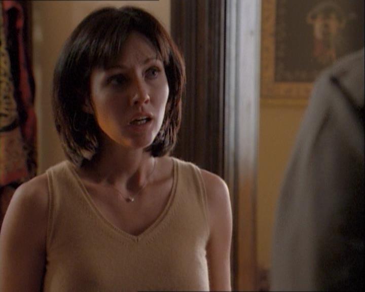 Charmed-Online_dot_net-1x03ThankYouForNotMorphing0895.jpg