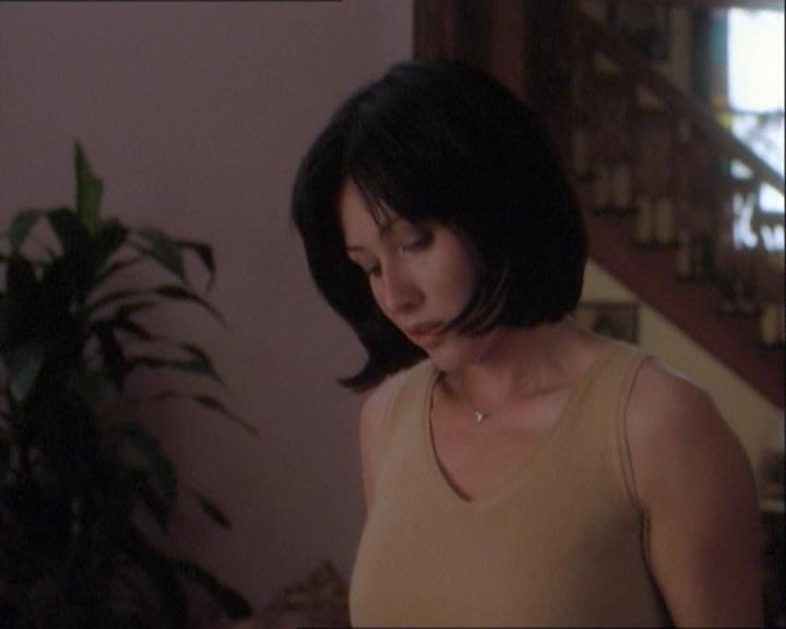 Charmed-Online_dot_net-1x03ThankYouForNotMorphing0943.jpg Charmed-Online_dot_net-1x03ThankYouForNotMorphing0943.jpg