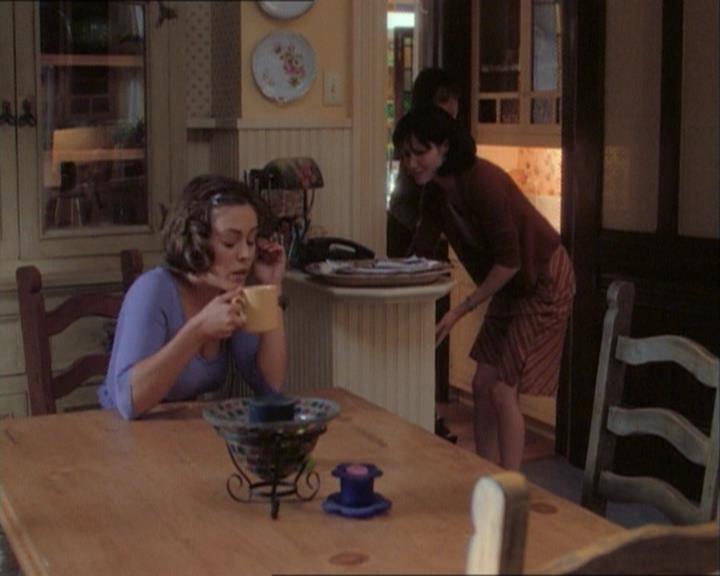 Charmed-Online_dot_net-1x03ThankYouForNotMorphing0975.jpg Charmed-Online_dot_net-1x03ThankYouForNotMorphing0975.jpg