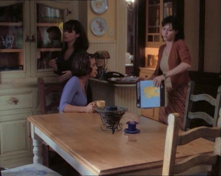 Charmed-Online_dot_net-1x03ThankYouForNotMorphing0980.jpg