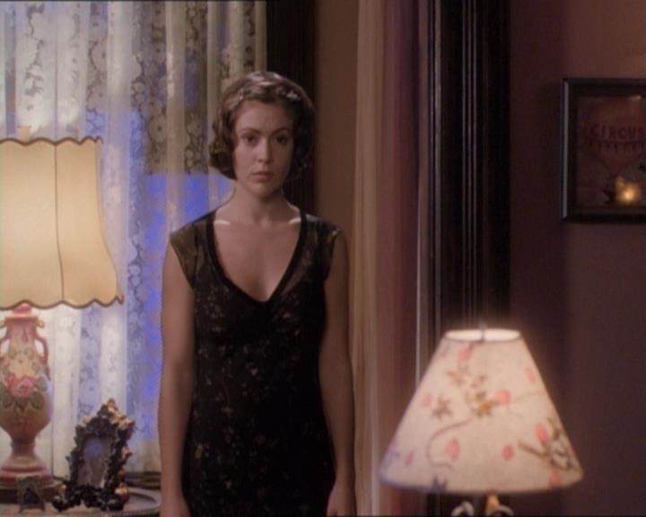 Charmed-Online_dot_net-1x03ThankYouForNotMorphing1346.jpg