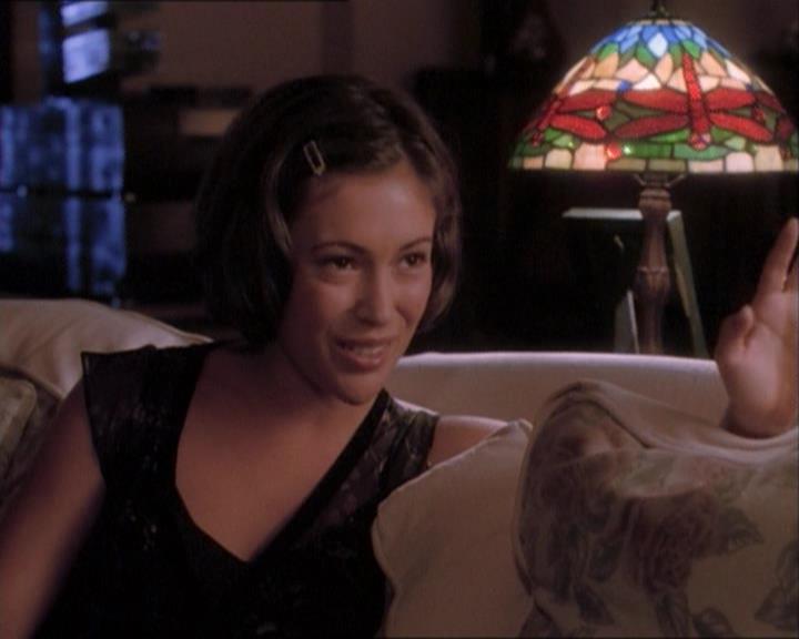 Charmed-Online_dot_net-1x03ThankYouForNotMorphing1506.jpg