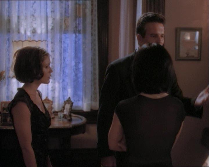 Charmed-Online_dot_net-1x03ThankYouForNotMorphing1655.jpg Charmed-Online_dot_net-1x03ThankYouForNotMorphing1655.jpg