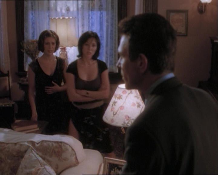 Charmed-Online_dot_net-1x03ThankYouForNotMorphing1683.jpg