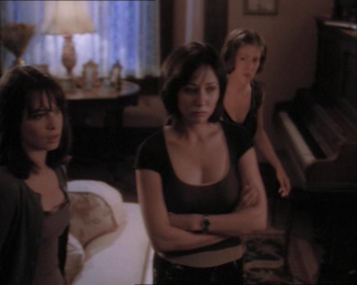 Charmed-Online_dot_net-1x03ThankYouForNotMorphing1776.jpg
