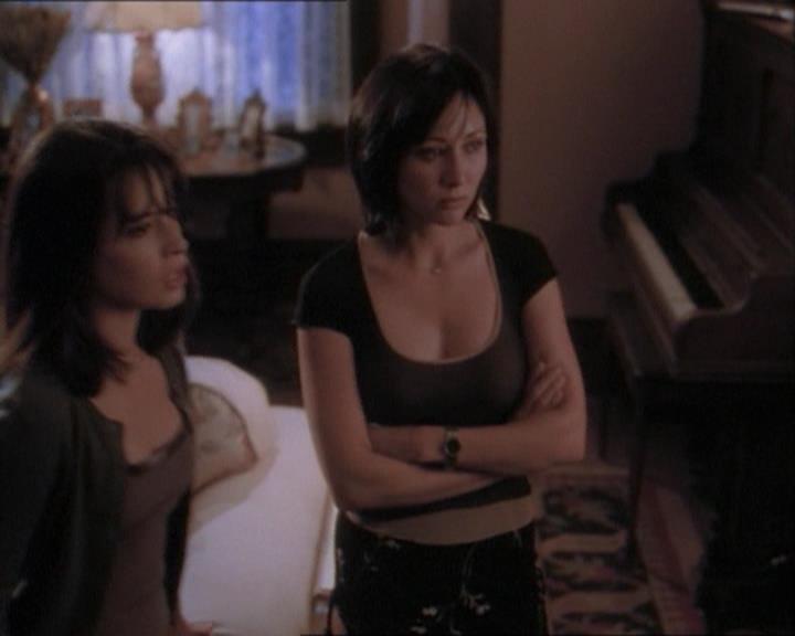 Charmed-Online_dot_net-1x03ThankYouForNotMorphing1778.jpg