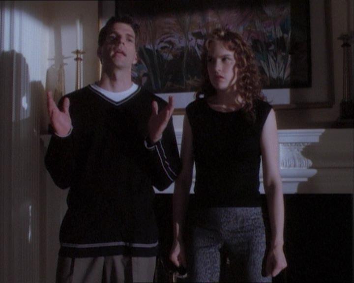 Charmed-Online_dot_net-1x03ThankYouForNotMorphing1867.jpg Charmed-Online_dot_net-1x03ThankYouForNotMorphing1867.jpg