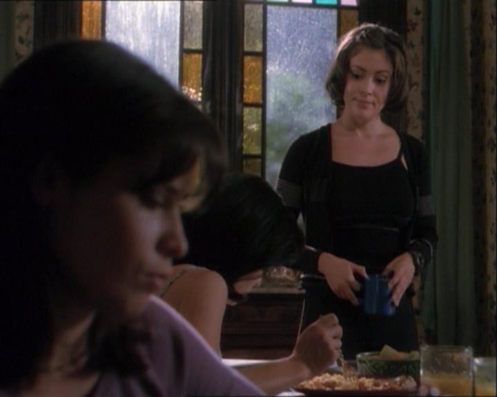 Charmed-Online_dot_net-1x03ThankYouForNotMorphing1914.jpg Charmed-Online_dot_net-1x03ThankYouForNotMorphing1914.jpg