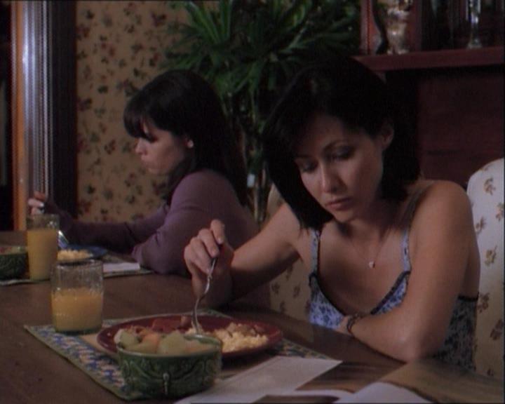 Charmed-Online_dot_net-1x03ThankYouForNotMorphing1916.jpg Charmed-Online_dot_net-1x03ThankYouForNotMorphing1916.jpg