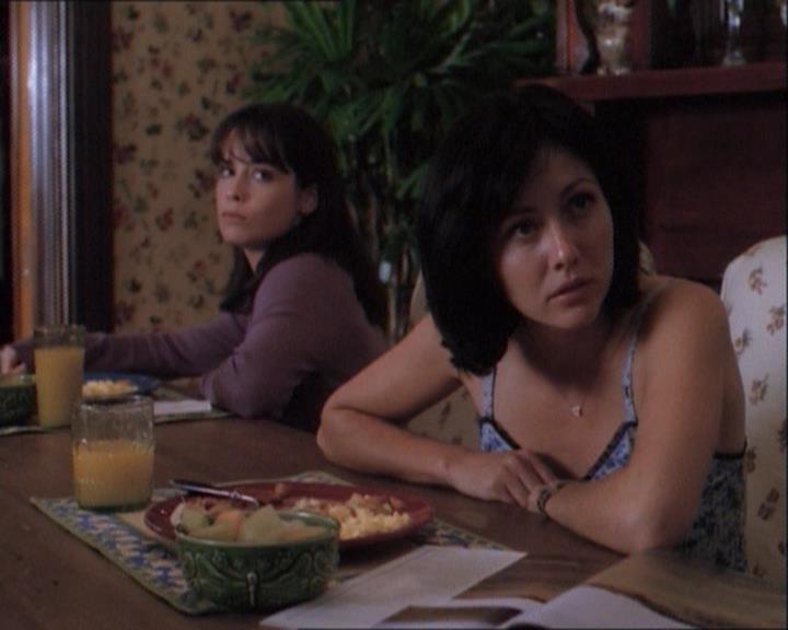 Charmed-Online_dot_net-1x03ThankYouForNotMorphing1921.jpg Charmed-Online_dot_net-1x03ThankYouForNotMorphing1921.jpg