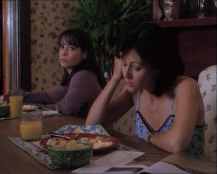 Charmed-Online_dot_net-1x03ThankYouForNotMorphing1922.jpg Charmed-Online_dot_net-1x03ThankYouForNotMorphing1922.jpg