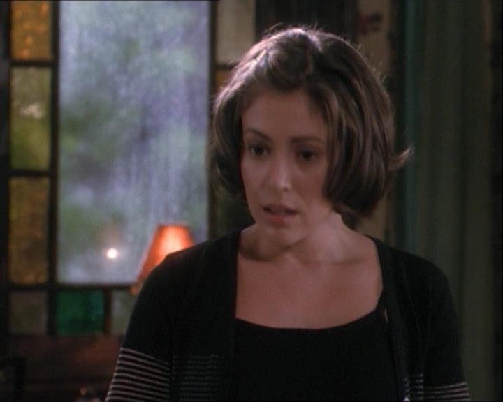 Charmed-Online_dot_net-1x03ThankYouForNotMorphing1923.jpg Charmed-Online_dot_net-1x03ThankYouForNotMorphing1923.jpg