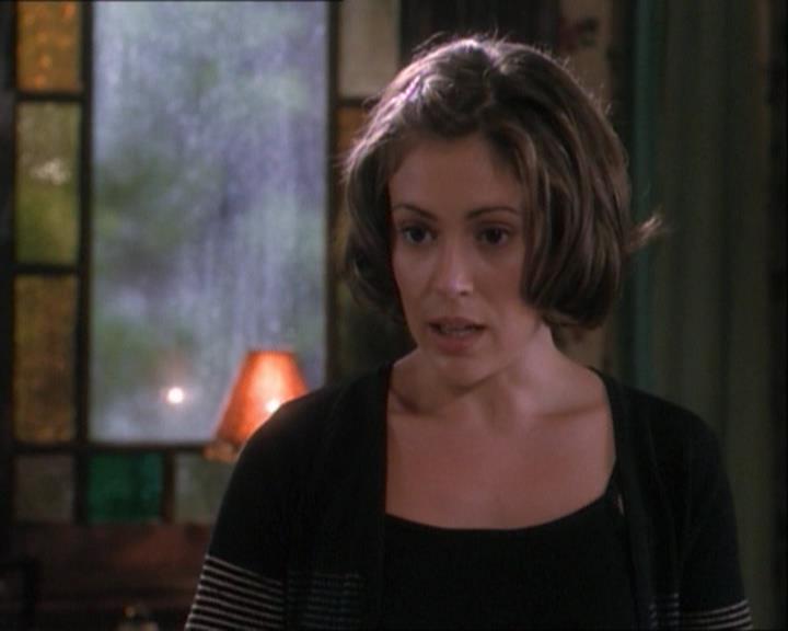 Charmed-Online_dot_net-1x03ThankYouForNotMorphing1925.jpg Charmed-Online_dot_net-1x03ThankYouForNotMorphing1925.jpg