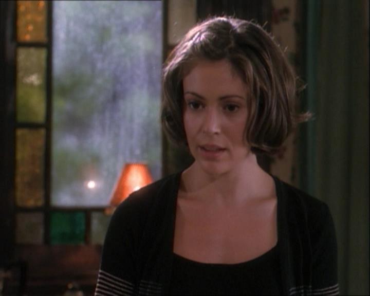 Charmed-Online_dot_net-1x03ThankYouForNotMorphing1929.jpg Charmed-Online_dot_net-1x03ThankYouForNotMorphing1929.jpg