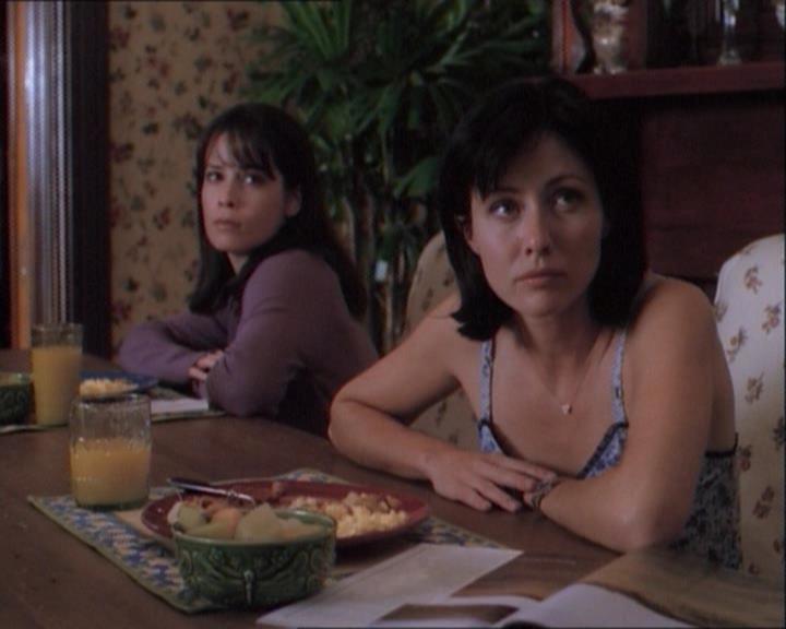 Charmed-Online_dot_net-1x03ThankYouForNotMorphing1931.jpg Charmed-Online_dot_net-1x03ThankYouForNotMorphing1931.jpg