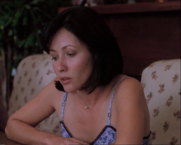 Charmed-Online_dot_net-1x03ThankYouForNotMorphing1944.jpg Charmed-Online_dot_net-1x03ThankYouForNotMorphing1944.jpg