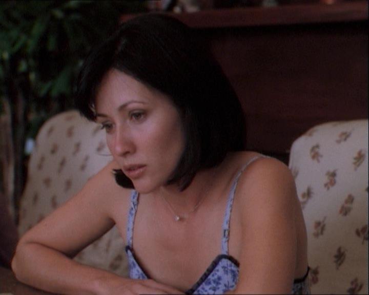 Charmed-Online_dot_net-1x03ThankYouForNotMorphing1945.jpg Charmed-Online_dot_net-1x03ThankYouForNotMorphing1945.jpg