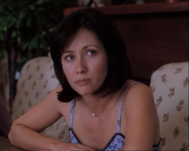 Charmed-Online_dot_net-1x03ThankYouForNotMorphing1965.jpg Charmed-Online_dot_net-1x03ThankYouForNotMorphing1965.jpg