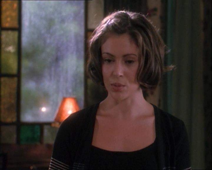 Charmed-Online_dot_net-1x03ThankYouForNotMorphing1968.jpg Charmed-Online_dot_net-1x03ThankYouForNotMorphing1968.jpg