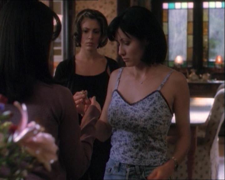 Charmed-Online_dot_net-1x03ThankYouForNotMorphing1998.jpg