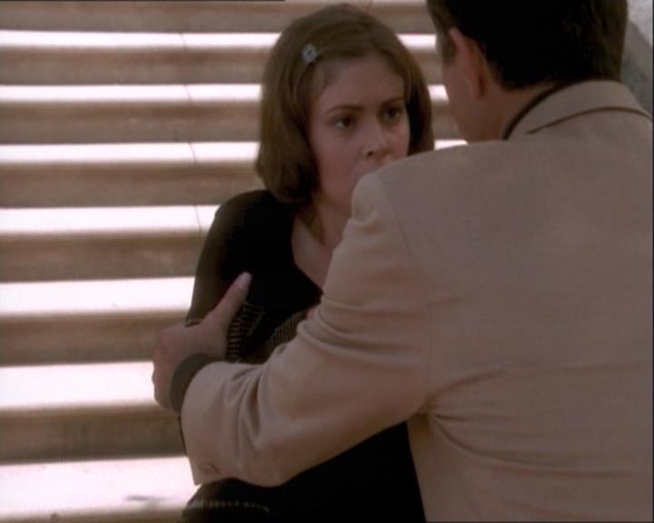 Charmed-Online_dot_net-1x03ThankYouForNotMorphing2030.jpg Charmed-Online_dot_net-1x03ThankYouForNotMorphing2030.jpg