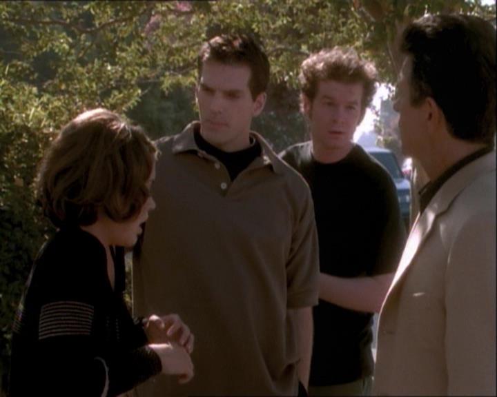 Charmed-Online_dot_net-1x03ThankYouForNotMorphing2050.jpg Charmed-Online_dot_net-1x03ThankYouForNotMorphing2050.jpg