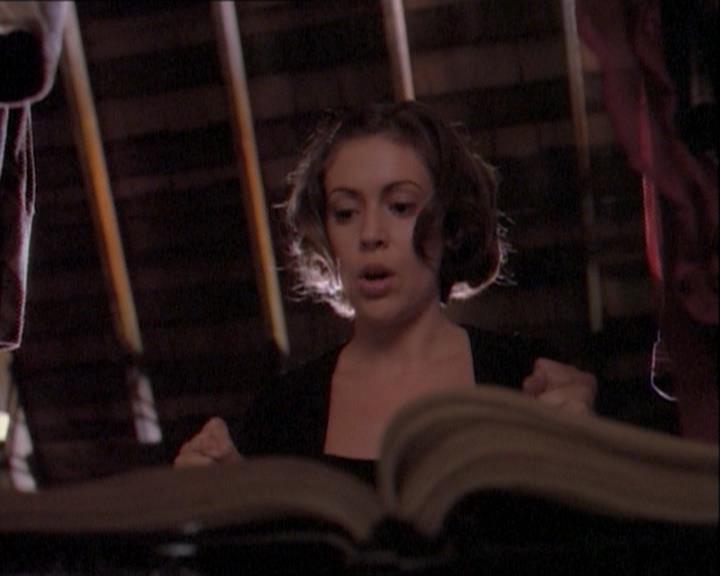 Charmed-Online_dot_net-1x03ThankYouForNotMorphing2112.jpg