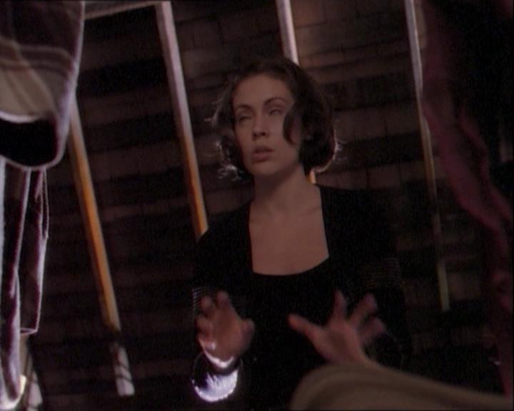 Charmed-Online_dot_net-1x03ThankYouForNotMorphing2120.jpg Charmed-Online_dot_net-1x03ThankYouForNotMorphing2120.jpg