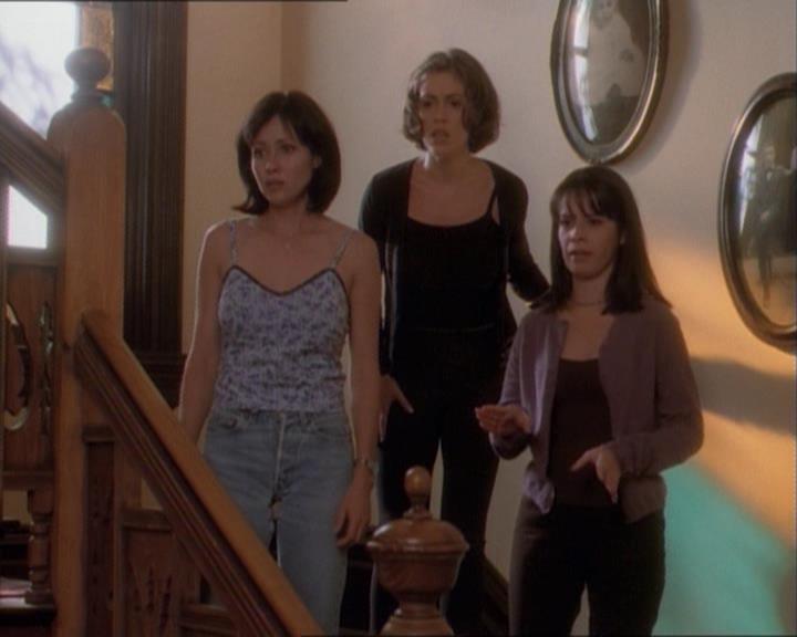 Charmed-Online_dot_net-1x03ThankYouForNotMorphing2137.jpg Charmed-Online_dot_net-1x03ThankYouForNotMorphing2137.jpg