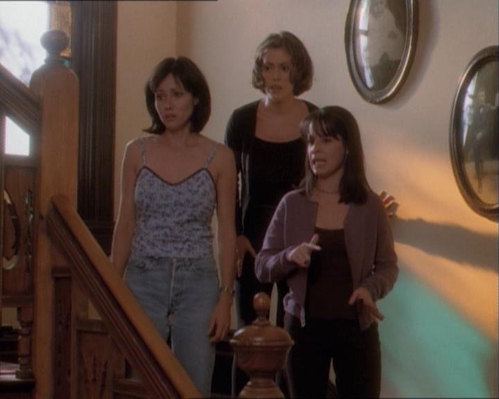 Charmed-Online_dot_net-1x03ThankYouForNotMorphing2139.jpg