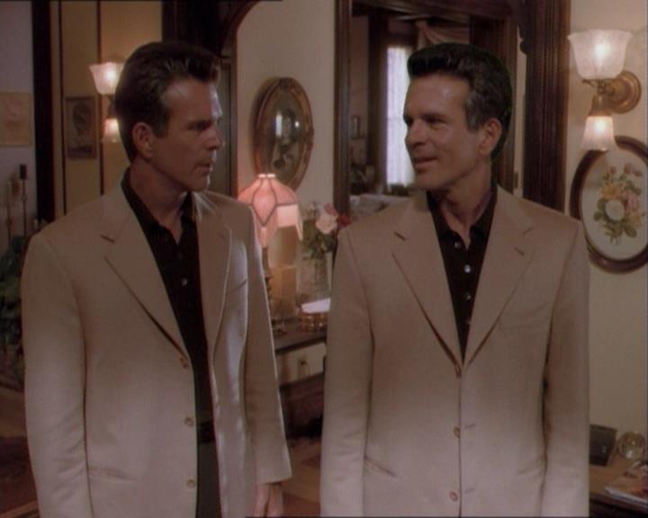Charmed-Online_dot_net-1x03ThankYouForNotMorphing2166.jpg