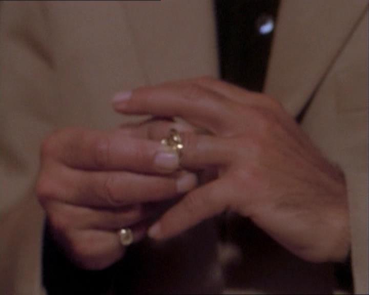 Charmed-Online_dot_net-1x03ThankYouForNotMorphing2183.jpg Charmed-Online_dot_net-1x03ThankYouForNotMorphing2183.jpg