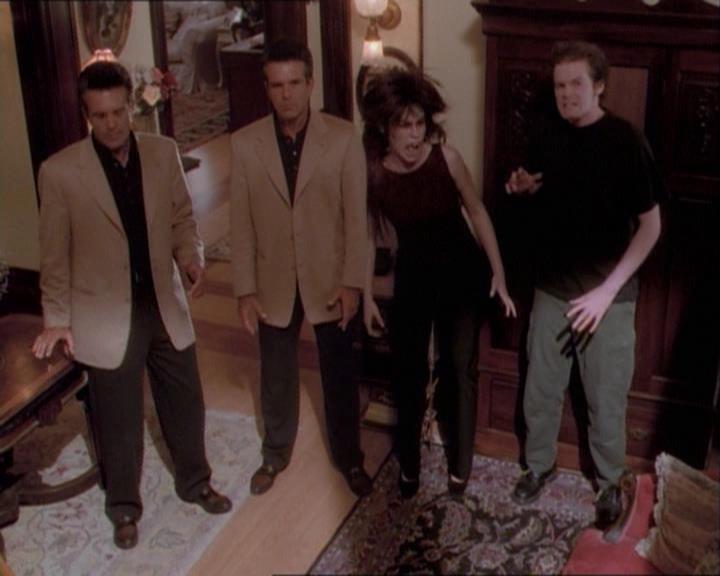 Charmed-Online_dot_net-1x03ThankYouForNotMorphing2195.jpg