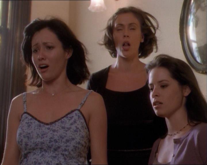 Charmed-Online_dot_net-1x03ThankYouForNotMorphing2211.jpg