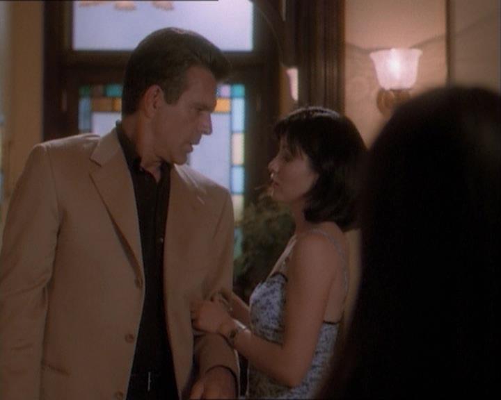 Charmed-Online_dot_net-1x03ThankYouForNotMorphing2223.jpg Charmed-Online_dot_net-1x03ThankYouForNotMorphing2223.jpg