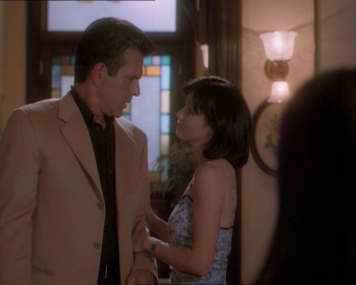 Charmed-Online_dot_net-1x03ThankYouForNotMorphing2225.jpg
