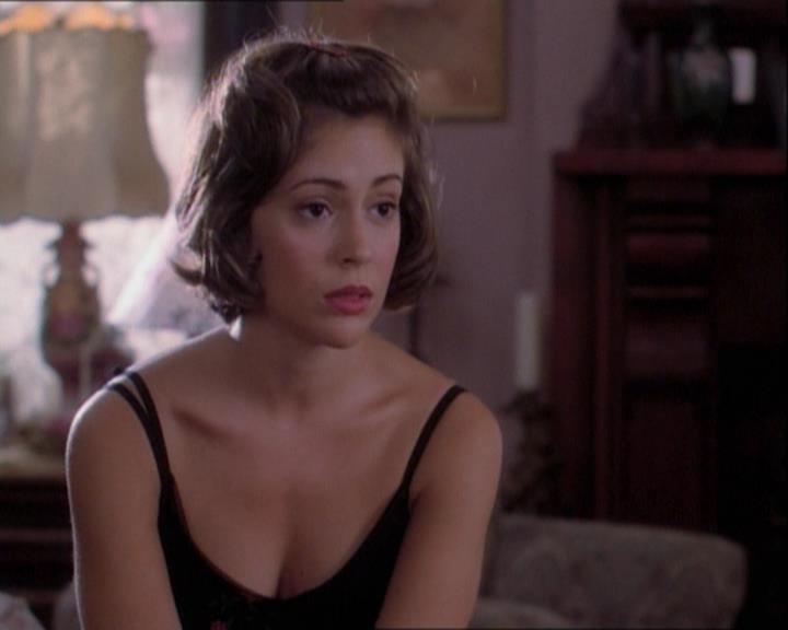 Charmed-Online_dot_net-1x03ThankYouForNotMorphing2279.jpg Charmed-Online_dot_net-1x03ThankYouForNotMorphing2279.jpg