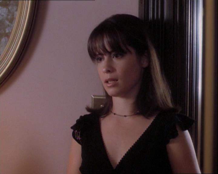 Charmed-Online_dot_net-1x03ThankYouForNotMorphing2302.jpg Charmed-Online_dot_net-1x03ThankYouForNotMorphing2302.jpg