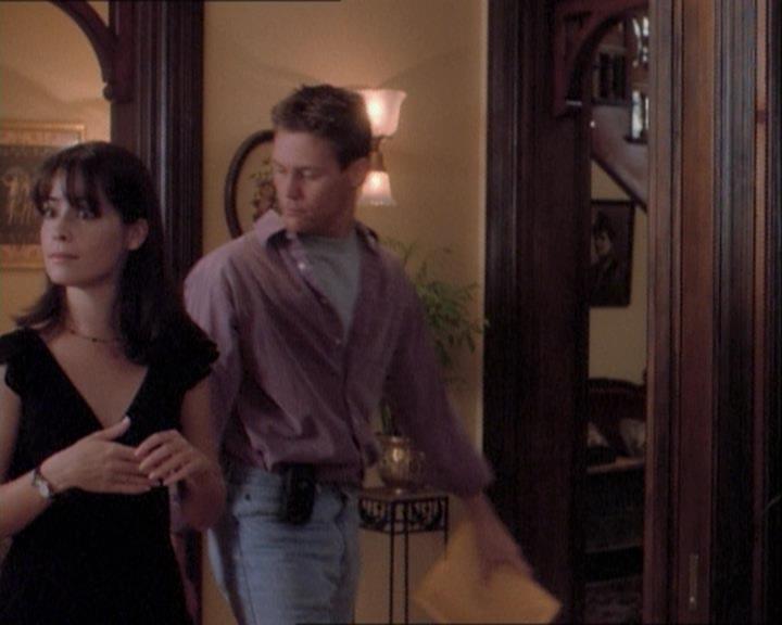 Charmed-Online_dot_net-1x03ThankYouForNotMorphing2315.jpg