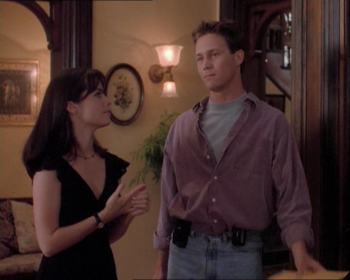 Charmed-Online_dot_net-1x03ThankYouForNotMorphing2321.jpg Charmed-Online_dot_net-1x03ThankYouForNotMorphing2321.jpg