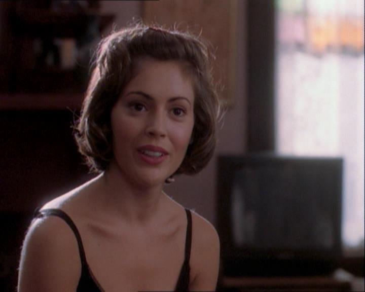 Charmed-Online_dot_net-1x03ThankYouForNotMorphing2322.jpg Charmed-Online_dot_net-1x03ThankYouForNotMorphing2322.jpg