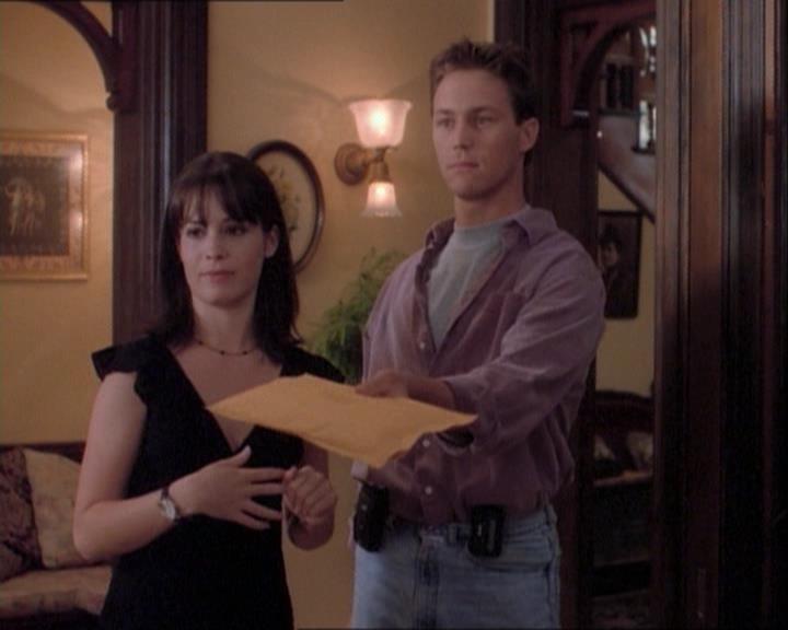 Charmed-Online_dot_net-1x03ThankYouForNotMorphing2324.jpg Charmed-Online_dot_net-1x03ThankYouForNotMorphing2324.jpg