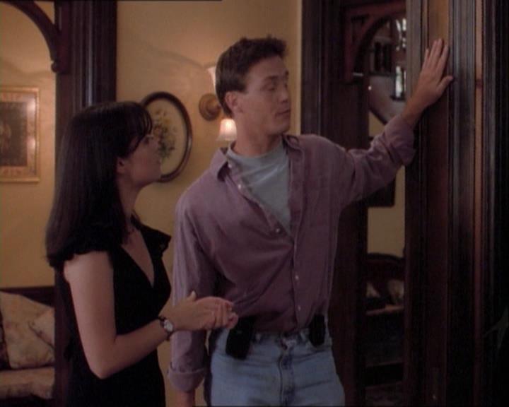 Charmed-Online_dot_net-1x03ThankYouForNotMorphing2329.jpg