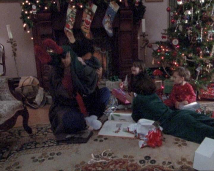 Charmed-Online_dot_net-1x03ThankYouForNotMorphing2413.jpg Charmed-Online_dot_net-1x03ThankYouForNotMorphing2413.jpg