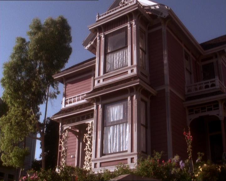 Charmed-Online_dot_net-1x04DeadManDating0002.jpg Charmed-Online_dot_net-1x04DeadManDating0002.jpg