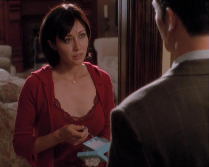Charmed-Online_dot_net-1x04DeadManDating0038.jpg Charmed-Online_dot_net-1x04DeadManDating0038.jpg